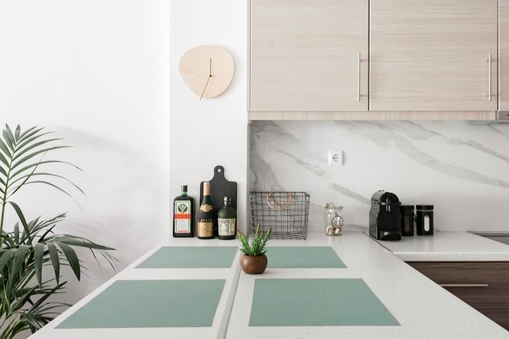 Your Home Away from Home - Phillopapou Hill Athènes Extérieur photo